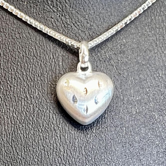 Hovedbilde Sølvsmykke jordbærhjerte 01028-1